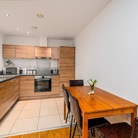Zenith Hub Apartment Londra Exterior foto