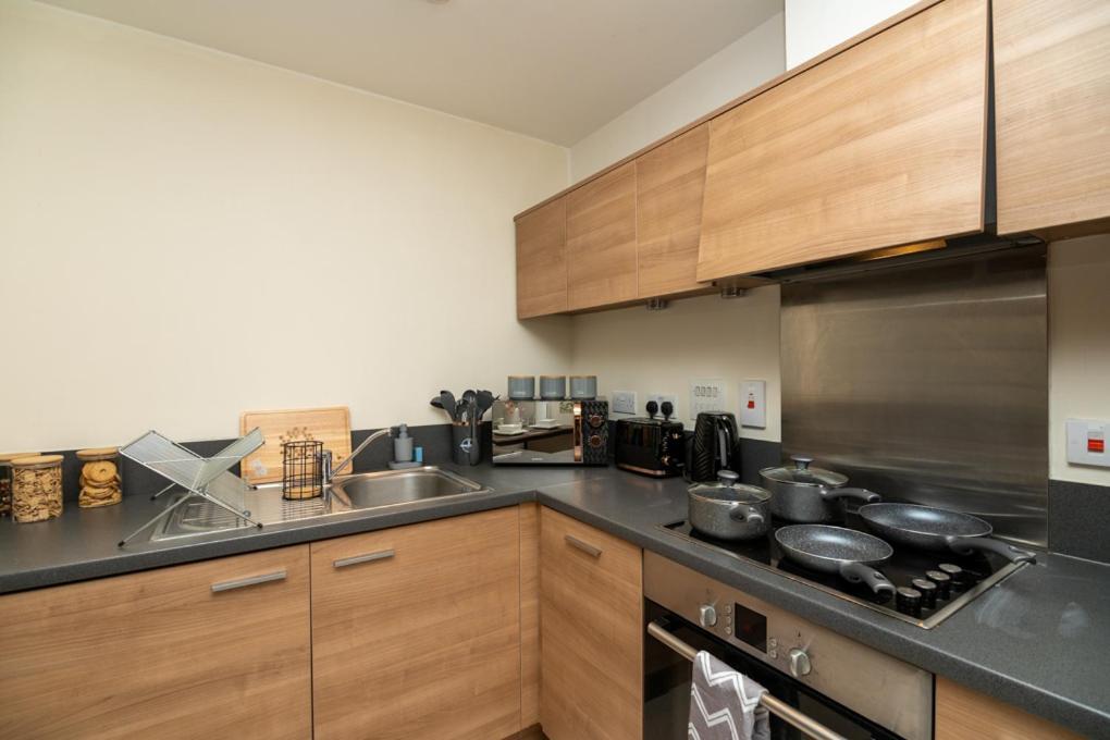 Zenith Hub Apartment Londra Exterior foto